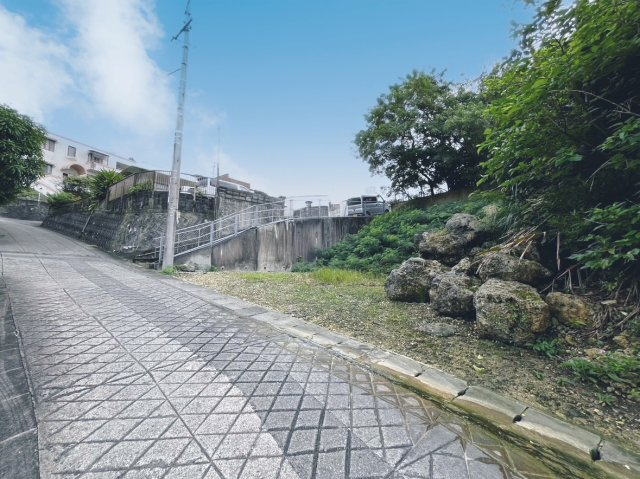 【売地】南城市大里字大里－１区画の前面道路含む現地写真|【売地】
お気軽にお問合せください。