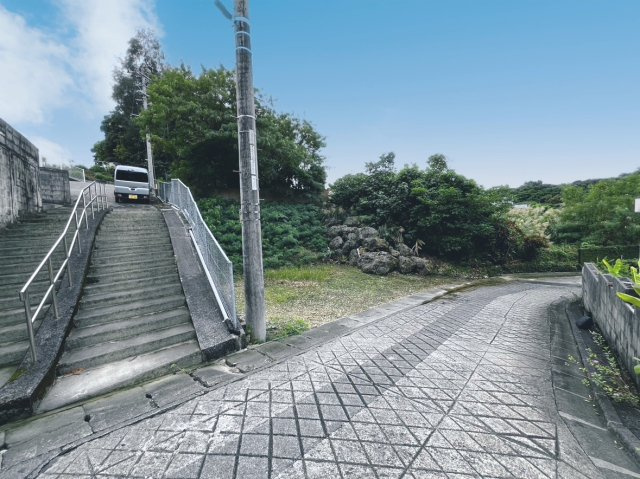 【売地】南城市大里字大里－１区画の前面道路含む現地写真|【売地】
お気軽にお問合せください。