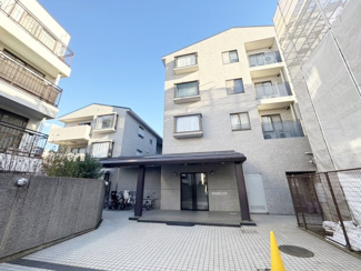 【外観】 | 吉祥寺駅まで徒歩9分の好立地！新宿駅まで約15分、渋谷駅まで約18分でアクセス可能です。