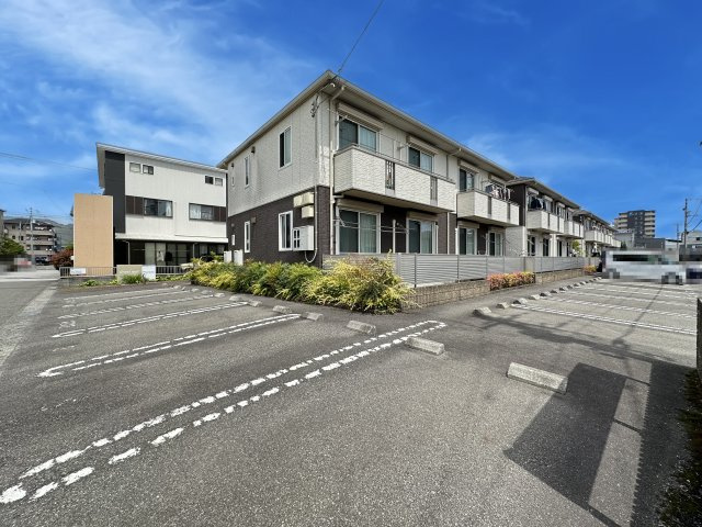 グランマスト杉井流Ⅲ D棟の駐車場