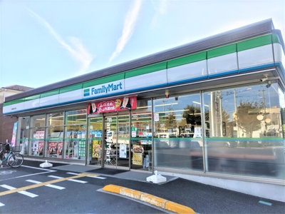 ファミリーマート 越谷東大沢店まで110ｍ