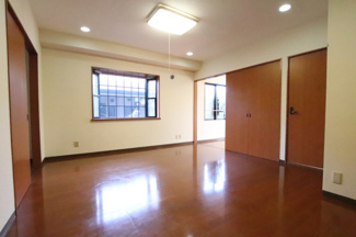 ★リビングを中心にそれぞれの部屋へアクセスする間取り★