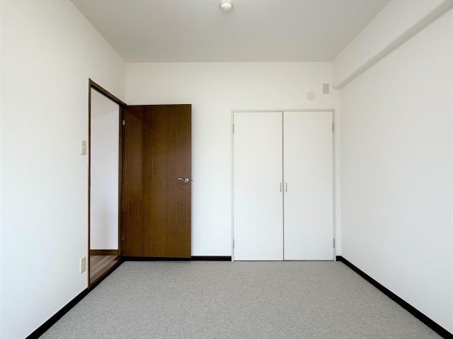 セルヴィ21知寄町の洋室