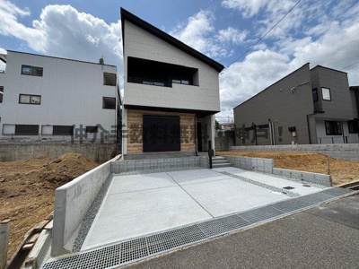 【外観】 | 神戸市垂水区神陵台8丁目　新築戸建　仲介手数料無料！ | 落ち着いた雰囲気の外観です