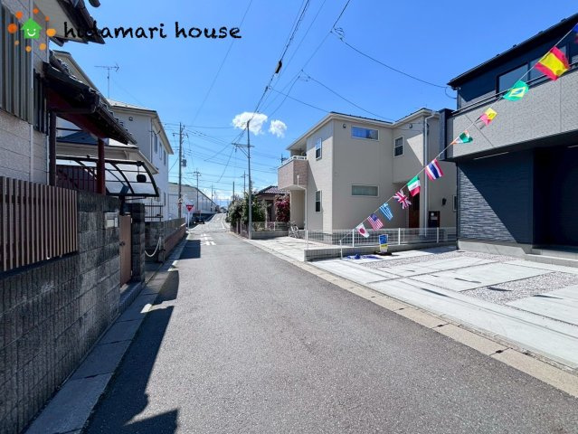 桶川市下日出谷　11期　新築戸建　グラファーレ01の前面道路含む現地写真