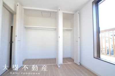 【洋室】 | 海老名市杉久保南３丁目　中古戸建て【仲介手数料無料】 | 2階　洋室2　クローゼット
