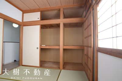 【和室】 | 海老名市杉久保南３丁目　中古戸建て【仲介手数料無料】 | 2階　和室押入れ