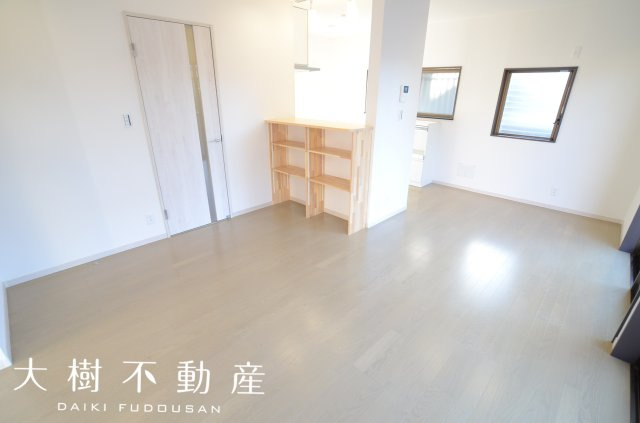 【居間・リビング】 | 海老名市杉久保南３丁目　中古戸建て