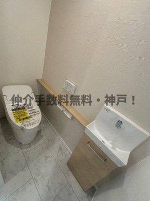 【トイレ】 | 神戸市西区富士見が丘２丁目　新築戸建２号棟　仲介手数料無料！ | 清潔感のあるトイレです