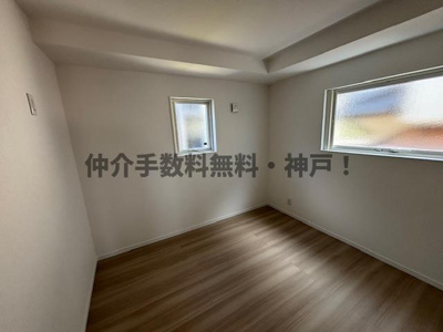 【洋室】 | 神戸市西区富士見が丘２丁目　新築戸建２号棟　仲介手数料無料！ | 落ち着いた色調の洋室です