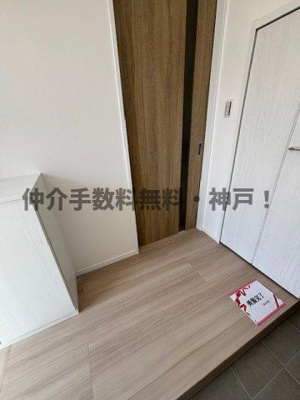 【玄関】 | 神戸市西区富士見が丘２丁目　新築戸建２号棟　仲介手数料無料！ | シンプルで使いやすい玄関です