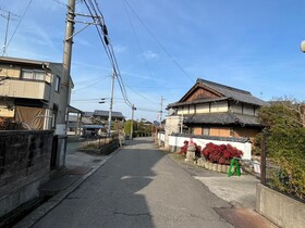 売土地の前面道路含む現地写真