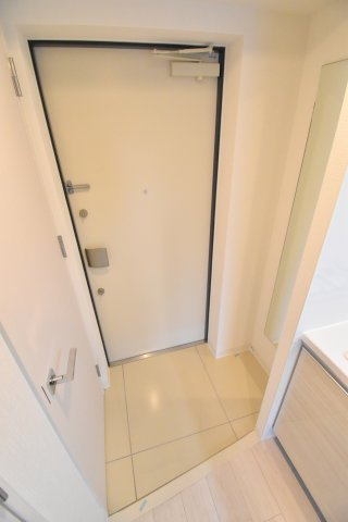 アドバンス西梅田ビオス　仲介手数料無料の玄関