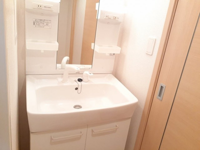 【洗面所】 | ヴィラプリムローズC | 脱衣スペースもあります