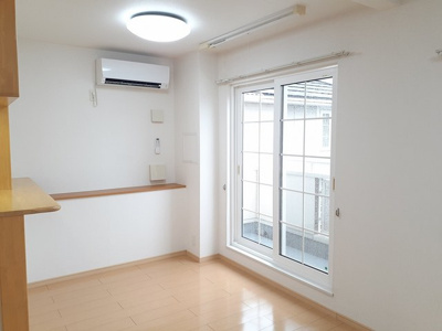 【居間・リビング】 | ヴィラプリムローズC | リビングです