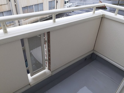 【バルコニー】 | ヴィラプリムローズC | 暖かな日差しのふりそそぐバルコニー