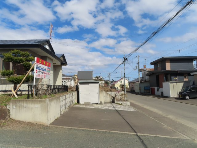 北見市美山町西４丁目５０番地２０４ 平屋建中古売家の駐車場|西側から見た駐車場です。