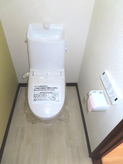 【トイレ】 | 北見市美山町西４丁目５０番地２０４ 平屋建中古売家 | トイレは新品交換しました。直接肌に触れるトイレは新品が嬉しいですよね。