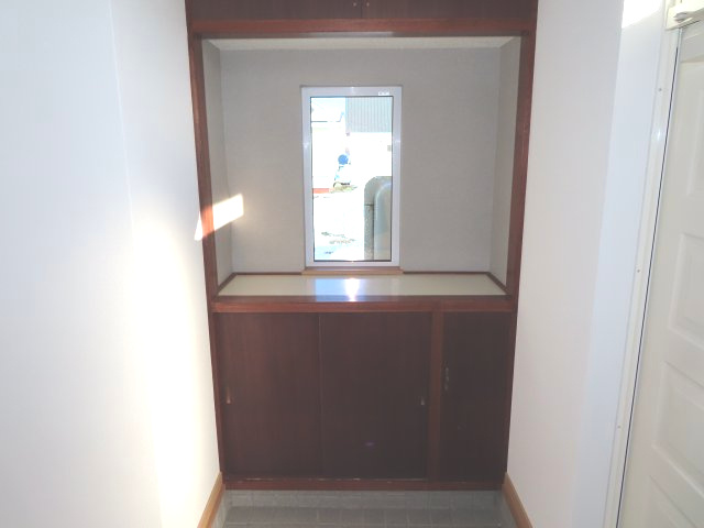 北見市美山町西４丁目５０番地２０４ 平屋建中古売家の収納|玄関には下駄箱があります。