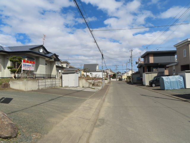 北見市美山町西４丁目５０番地２０４ 平屋建中古売家の前面道路含む現地写真|西側から撮影した前面道路の画像です。北側に建物があり南向きです。