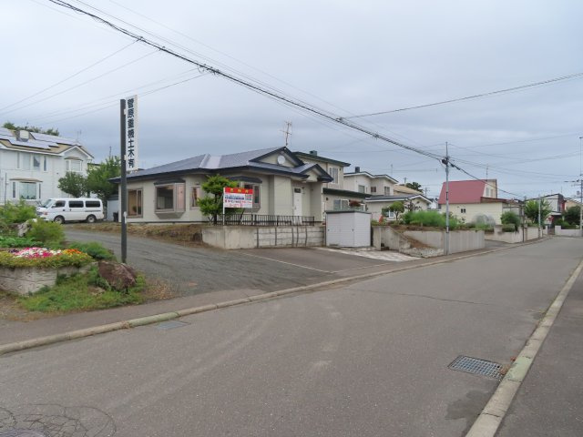 北見市美山町西４丁目５０番地２０４ 平屋建中古売家の周辺|前面道路含む現地周辺です。