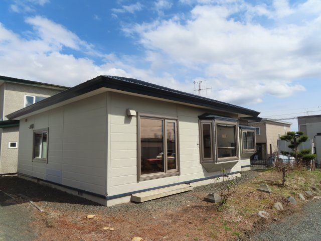【外観】 | 北見市美山町西４丁目５０番地２０４ 平屋建中古売家 | 外窓リフォーム済