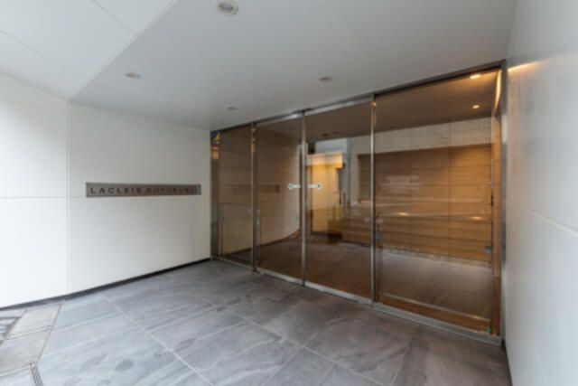 ラクレイス国分寺のエントランス