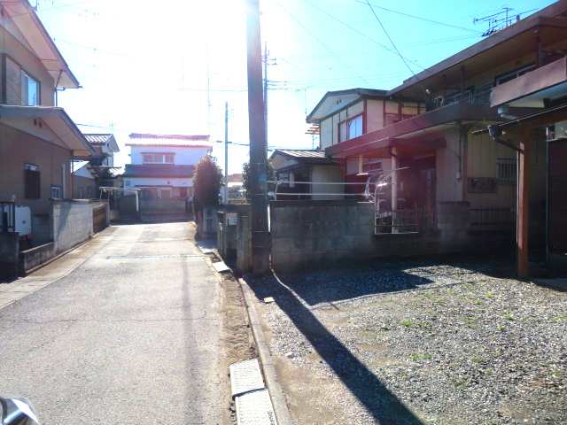 藤岡市藤岡　中古350の前面道路含む現地写真