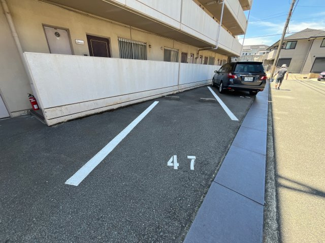 ハッピーコートさんわの駐車場