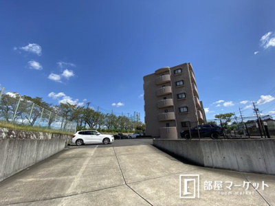 【駐車場】 | クレジュール東山 | 同型タイプ
