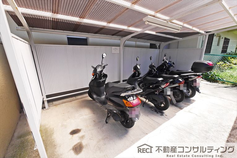 ルネ香枦園の駐車場