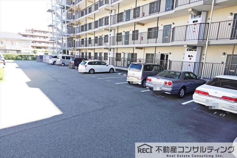 ルネ香枦園の駐車場