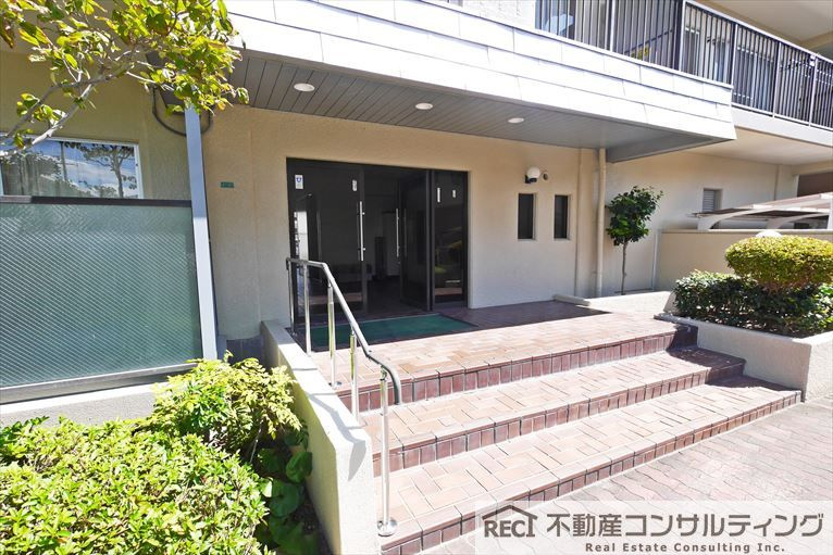 ルネ香枦園のエントランス