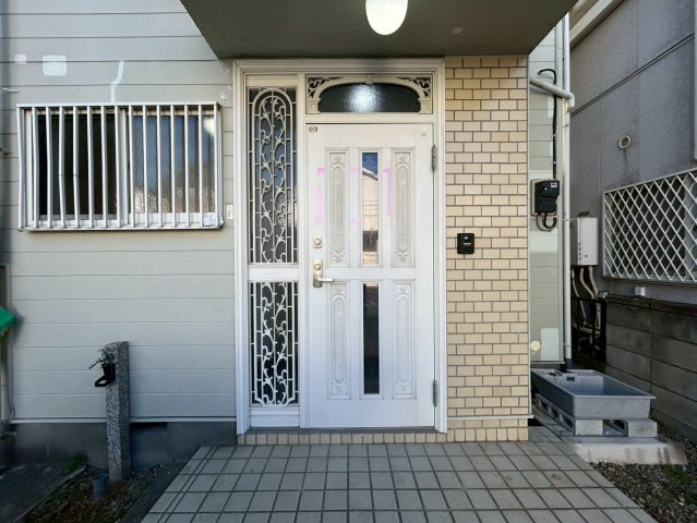 杉戸町清地６丁目　中古一戸建ての玄関