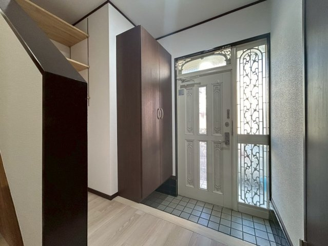 杉戸町清地６丁目　中古一戸建ての玄関