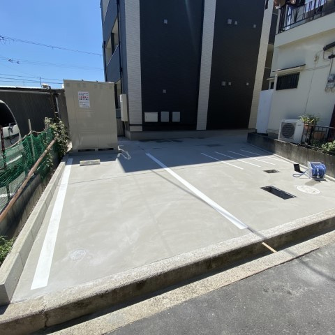プレジール萱島の駐車場