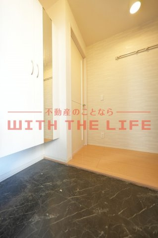アリス京町壱番館【キャッシュバック対象】の玄関|明るい玄関です