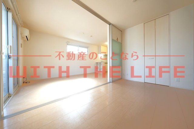 アリス京町壱番館【キャッシュバック対象】の居間・リビング|過ごしやすい室内です