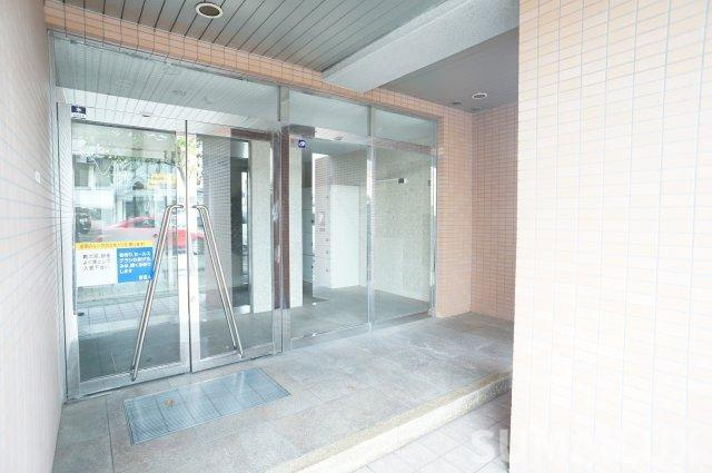 熊本市中央区南熊本５丁目の賃貸マンションのエントランス