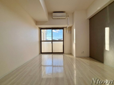 【その他】 | ロイヤルピジョンライズ | こちらのリビングで趣味の時間をお楽しみください