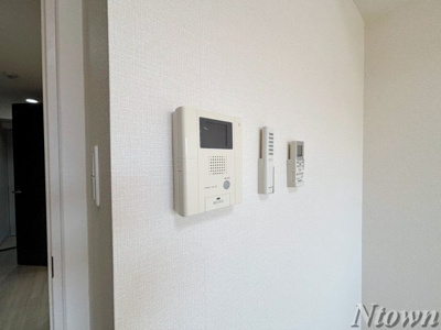 【セキュリティ】 | ロイヤルピジョンライズ | モニター付きインターホンです