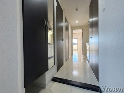 【玄関】 | ロイヤルピジョンライズ | 明るい玄関です