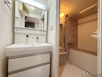 【洗面所】 | ロイヤルピジョンライズ | 忙しい朝には欠かせない洗面所です