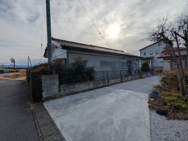 中古戸建　原市　平屋の駐車場