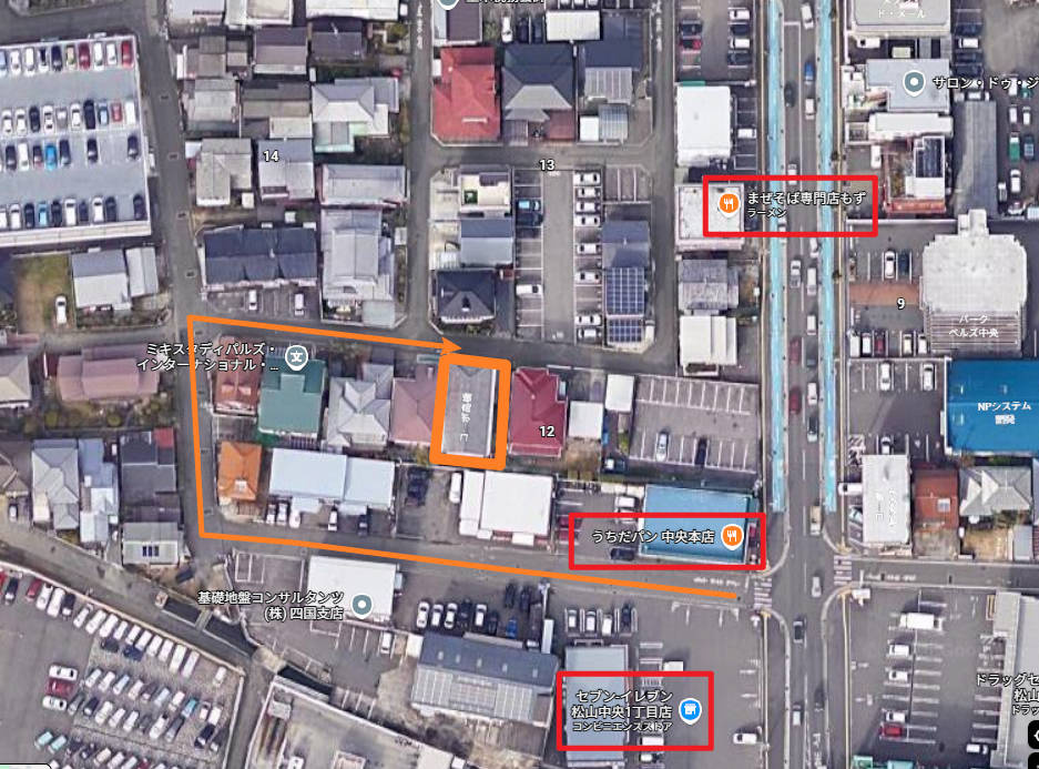 徒歩3分以内でコンビニもドラッグストアも病院も…全てが揃う場所、松山市中央のトチの周辺|上空から見た土地の形です！！ほぼ長方形型の土地です！！