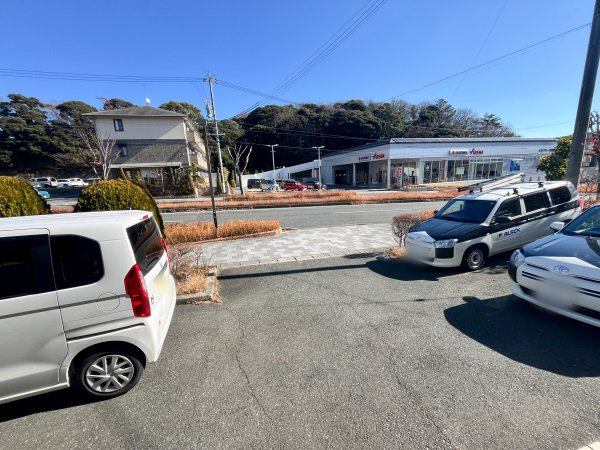 さなるの丘　貸事務所の駐車場