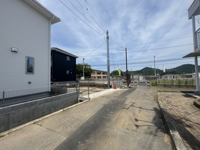 新築　甘楽郡甘楽町1期　1号棟の前面道路含む現地写真|現地写真　東側接道幅員約3.3ｍ