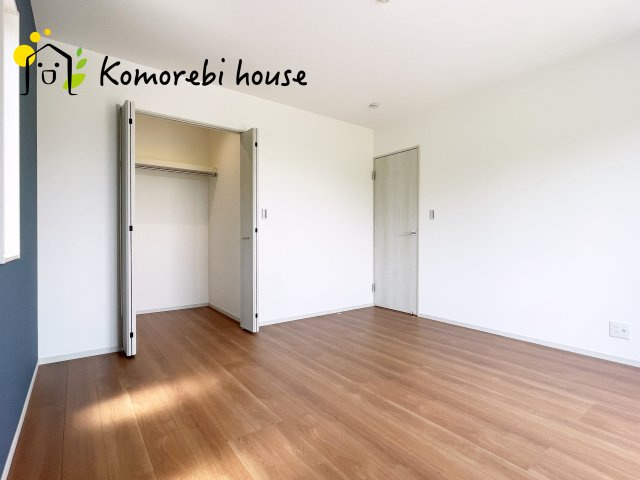 川島町下伊草　新築一戸建て　いろどりアイタウン　02の寝室|広くて明るい寝室