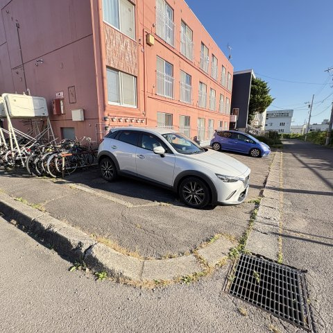 学）コーポＭＴの駐車場