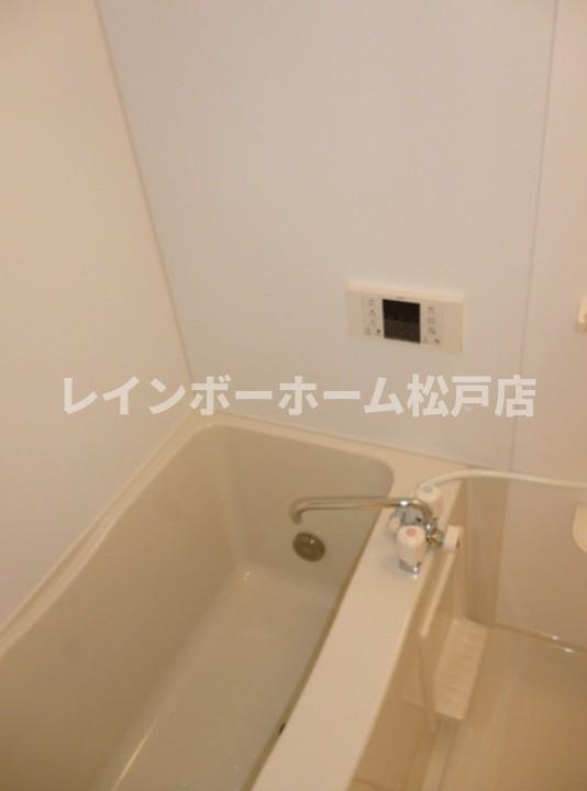 仲介手数料（賃料の1.10ヵ月）の50％OFF対象物件！の浴室|ゆったり過ごせるお風呂です
